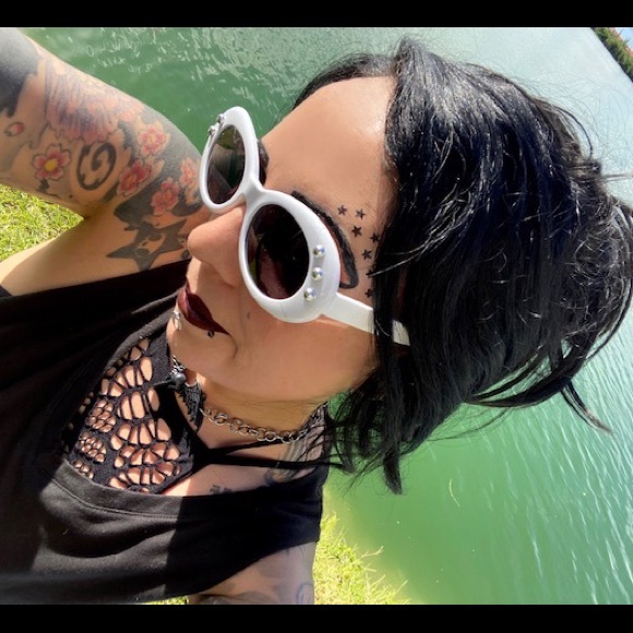 White sunglasses with studs handmade leather pouch - Picture 2 of 14